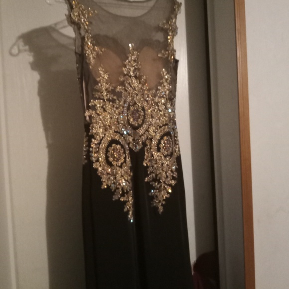 Prom dress - Picture 1 of 7